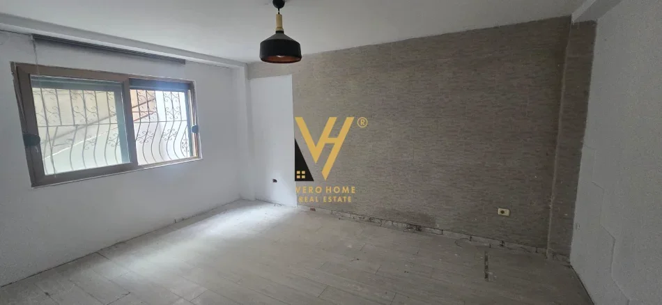 Tirane, jepet me qera zyre Kati 1, 120 m² 850 € (SHESHI WILLSON)