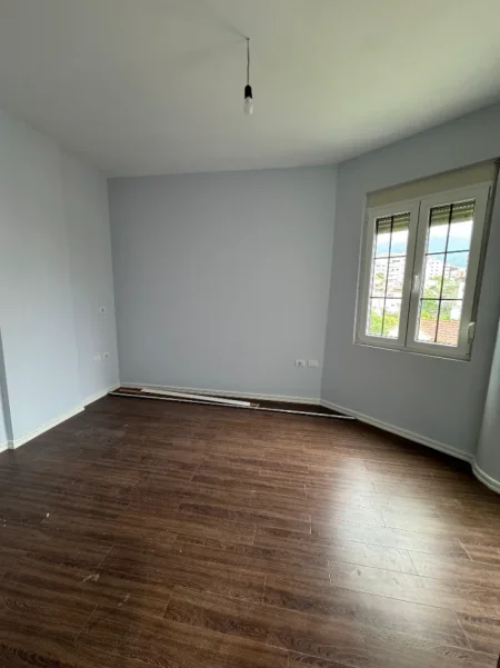 Tirane, shitet apartament 1+1 Kati 4, 60 m² 87.000 € (Rruga Shefqet Kuka, Fresk)