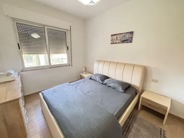 Tirane, jepet me qera apartament 1+1+Ballkon Kati 4, 72 m² 730 € (kopshti botanik)
