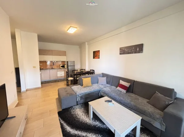 Tirane, jepet me qera apartament 1+1+Ballkon Kati 4, 72 m² 730 € (kopshti botanik)