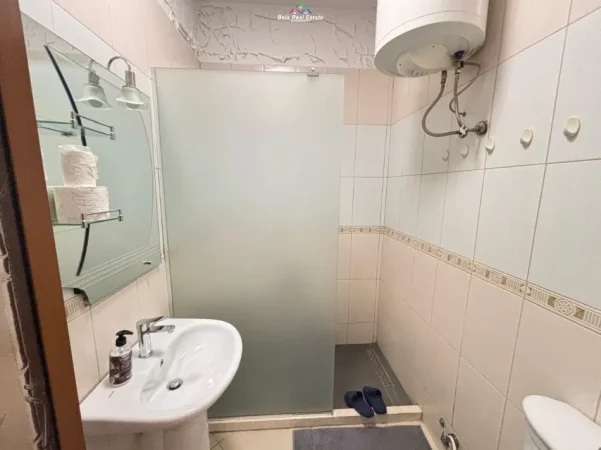 Tirane, jepet me qera apartament 1+1+Ballkon Kati 4, 72 m² 730 € (kopshti botanik)