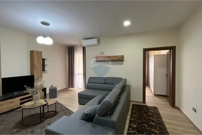 Tirane, jepet me qera apartament 1+1+Ballkon Kati 4, 68 m² 620 € (Rruga e Kavajes)