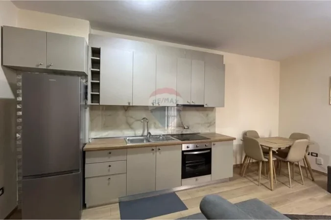 Tirane, jepet me qera apartament 1+1+Ballkon Kati 4, 68 m² 620 € (Rruga e Kavajes)