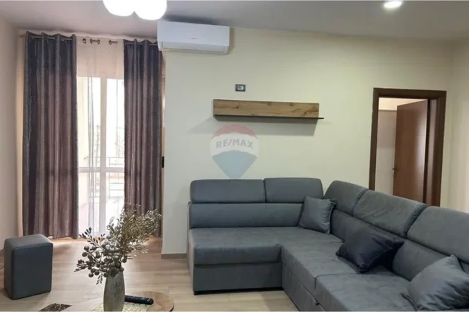 Tirane, jepet me qera apartament 1+1+Ballkon Kati 4, 68 m² 620 € (Rruga e Kavajes)