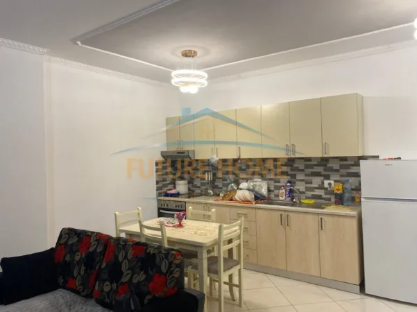 Tirane, jepet me qera apartament 1+1 Kati 3, 86 m² 450 € (pranë Spitalit "Amerikan 3", Tiranë.)