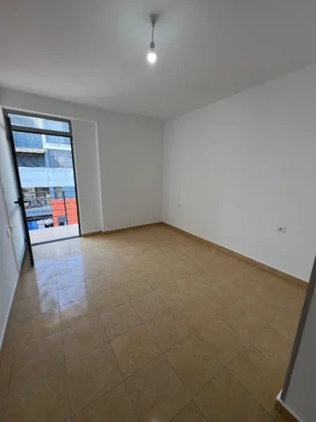 🏠Tirane, Shitet Apartament 1+1 Kati 7, 73 m², Çmimi 113 milionë lekë të vjetra, (Pallatet Çabej, Misto Mame ,Tiranë.)