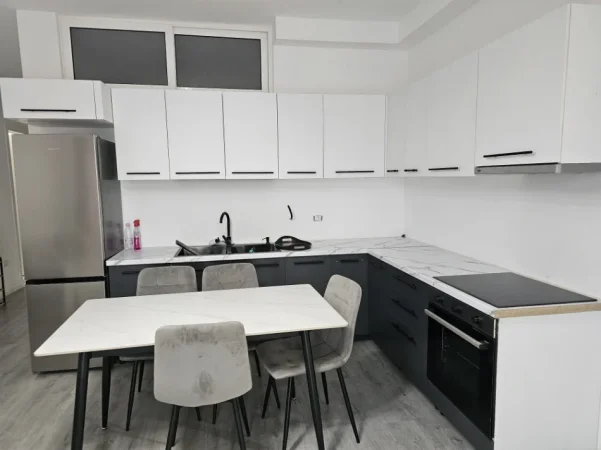 Tirane, jepet me qera apartament 2+1 Kati 3, 78 m² 670 € (Rruga 5 Maji)