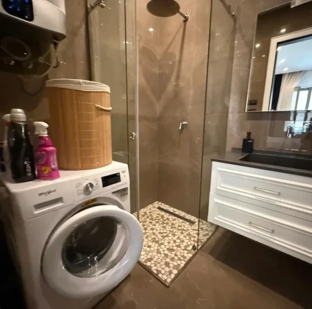 Tirane, jepet me qera apartament 2+1+Ballkon Kati 5, 108 m² 1.400 € (Rruga e Kavajes)