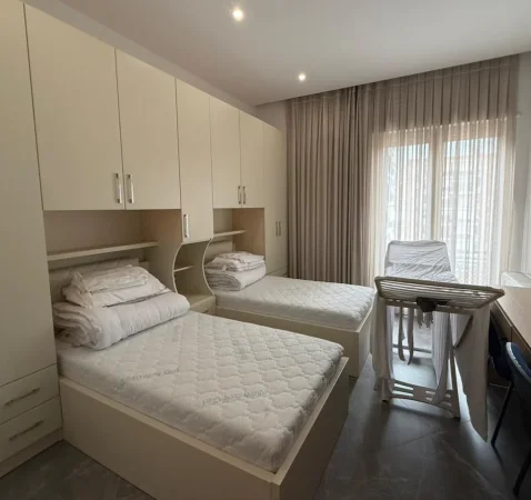 Tirane, jepet me qera apartament 2+1+Ballkon Kati 5, 108 m² 1.400 € (Rruga Kavajes)