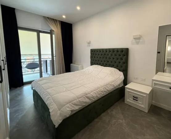 Tirane, jepet me qera apartament 2+1+Ballkon Kati 5, 108 m² 1.400 € (Rruga Kavajes)