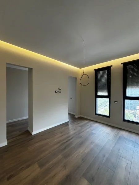 Tirane, shitet apartament 3+1 , 150 m² 309.000 € (Tregut Elektrik)