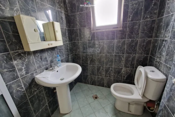 Tirane, jepet me qera zyre Kati 2, 220 m² 600 € (Mezez)