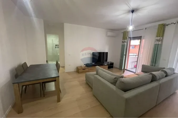 Tirane, jepet me qera apartament 1+1+Ballkon , 70 m² 770 € (Kompleksi Delijorgji)