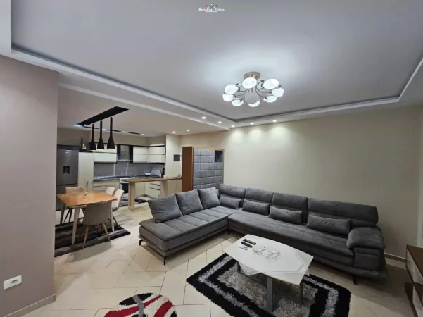 Tirane, jepet me qera apartament 1+1+Ballkon Kati 2, 100 m² 680 € (rruga peti)