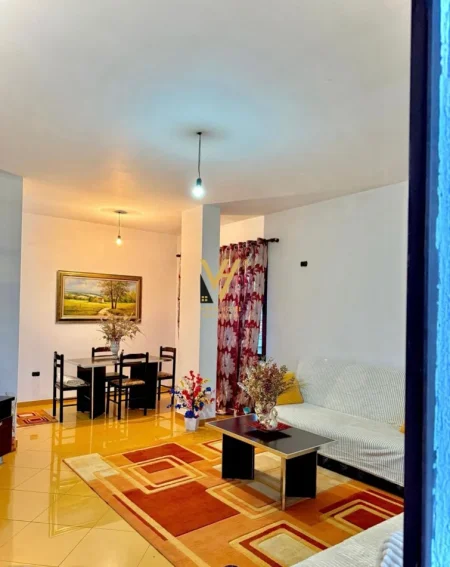 Tirane, jepet me qera apartament 1+1+Ballkon Kati 3, 80 m² 470 € (21 DHJETORI)