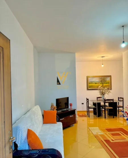 Tirane, jepet me qera apartament 1+1+Ballkon Kati 3, 80 m² 470 € (21 DHJETORI)