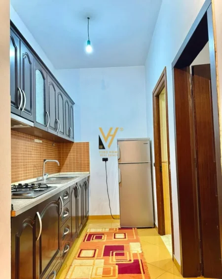 Tirane, jepet me qera apartament 1+1+Ballkon Kati 3, 80 m² 470 € (21 DHJETORI)