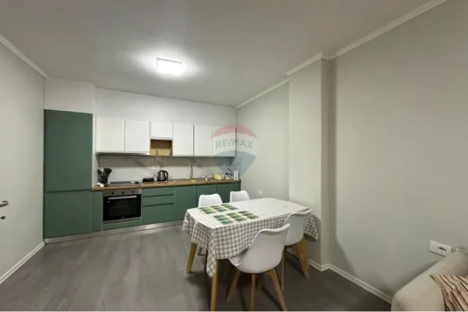 Tirane, jepet me qera apartament 1+1+Ballkon Kati 2, 65 m² 450 € (Rruga 5 Maji)