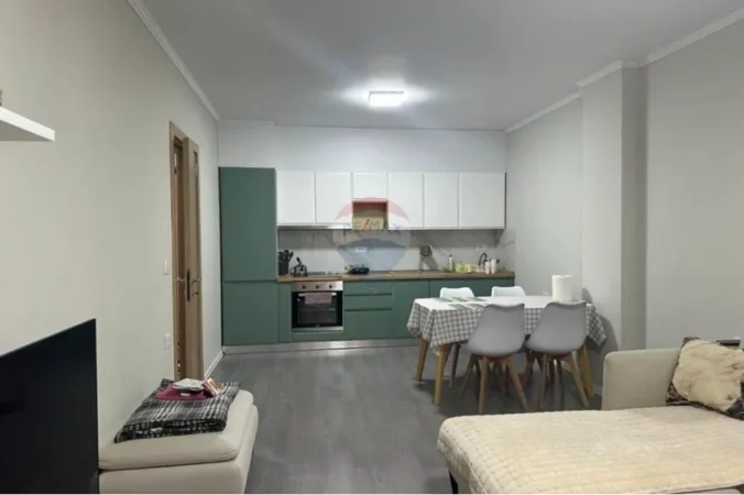 Tirane, jepet me qera apartament 1+1+Ballkon Kati 2, 65 m² 450 € (Rruga 5 Maji)