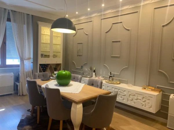 Tirane, shitet apartament 3+1 Kati 10, 197 m² 550.000 € (Rruga Dibres)