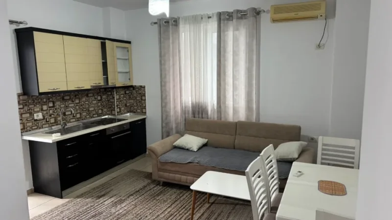 Tirane, jepet me qera apartament 1+1 Kati 1, 70 m² 450 € (5 MAJI)