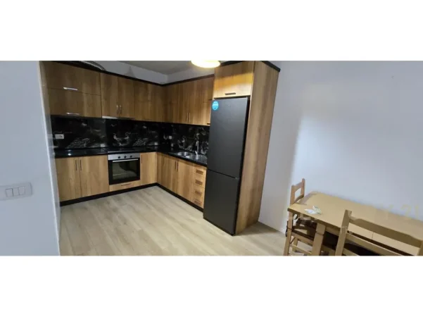 Tirane, jepet me qera apartament 1+1+Ballkon Kati 3, 65 m² 450 € 