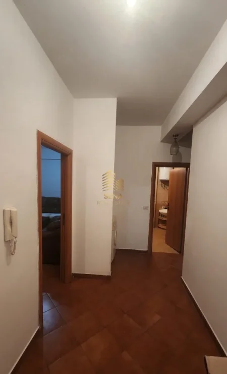 Tirane, jepet me qera apartament 2+1+Ballkon Kati 1, 100 m² 600 € (Rruga Irfan Tomini)