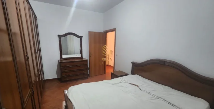 Tirane, jepet me qera apartament 2+1+Ballkon Kati 1, 100 m² 600 € (Rruga Irfan Tomini)