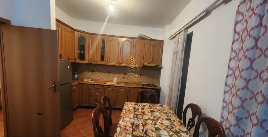 Tirane, jepet me qera apartament 2+1+Ballkon Kati 1, 100 m² 600 € (Rruga Irfan Tomini)