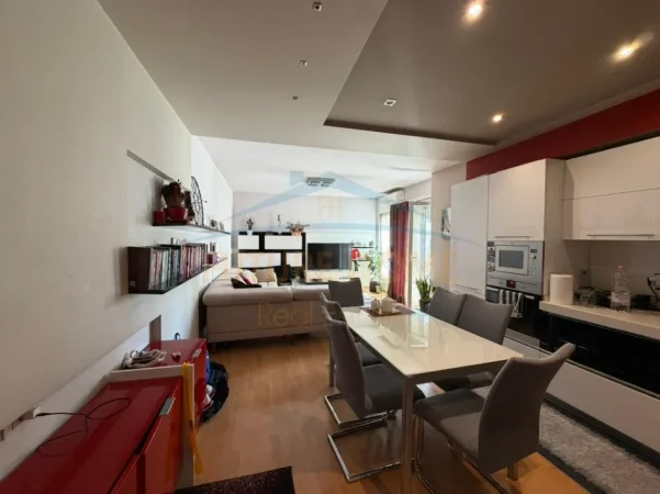 Tirane, shitet apartament 2+1+Ballkon Kati 2, 105 m² 300.000 € (RRUGA FROSINA PLAKU)