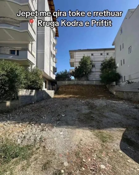 Tirane, jepet me qera toke , 300 m² (Kodra e Priftit)