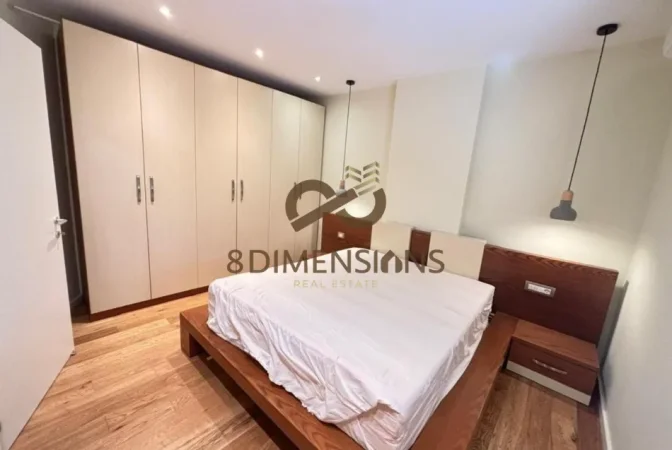 Tirane, jepet me qera apartament 3+1 Kati 4, 100 m² 850 € (Shkolla e kuqe)