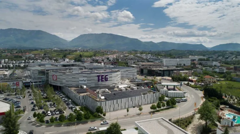 Tirane, shitet ambjent biznesi , 2.800 m² 330.000 € (pranë TEG)