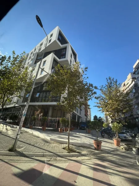 Tirane, jepet me qera apartament 2+1 Kati 2, 100 m² 500 € (Astir)