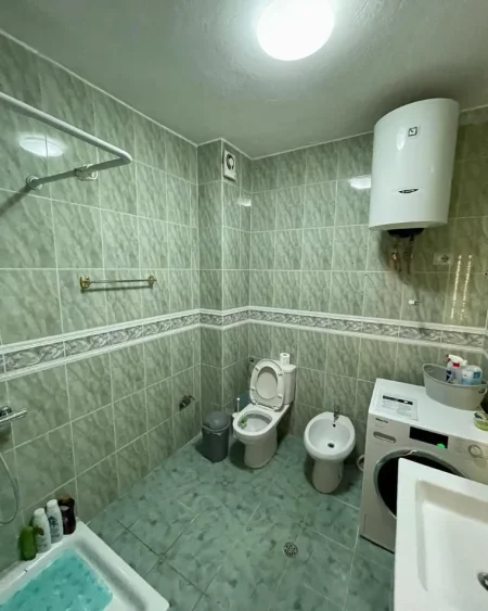 Tirane, jepet me qera apartament 1+1 Kati 8, 75 m² (myslym shyri)