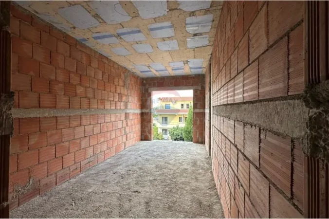 Tirane, shes apartament 1+1+Ballkon Kati 2, 78 m² 118.000 € (Ish Fusha e Aviacionit)