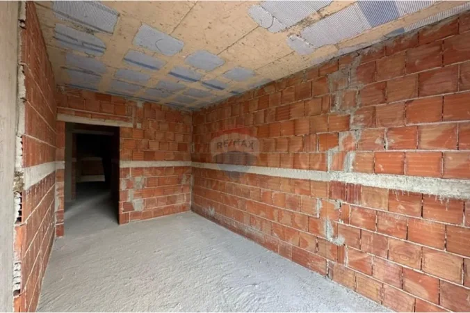 Tirane, shes apartament 1+1+Ballkon Kati 2, 78 m² 118.000 € (Ish Fusha e Aviacionit)