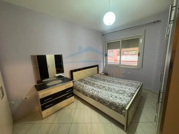 Tirane, jepet me qera apartament 2+1 Kati 1, 90 m² 550 € (Unaza e Re)