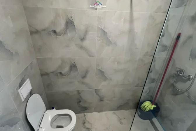 Tirane, jepet me qera apartament 1+1 Kati 8, 65 m² 550 € (Rruga Xhanfize Keko)
