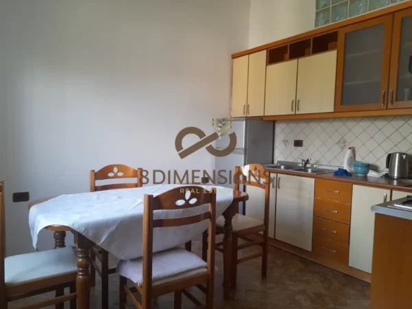 Tirane, jepet me qera apartament 1+1 Kati 5, 81 m² 600 € (bllok)