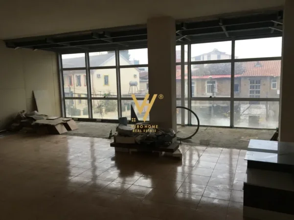 Tirane, jepet me qera ambjent biznesi Kati 2, 255 m² 2.200 € (KINOSTUDIO)