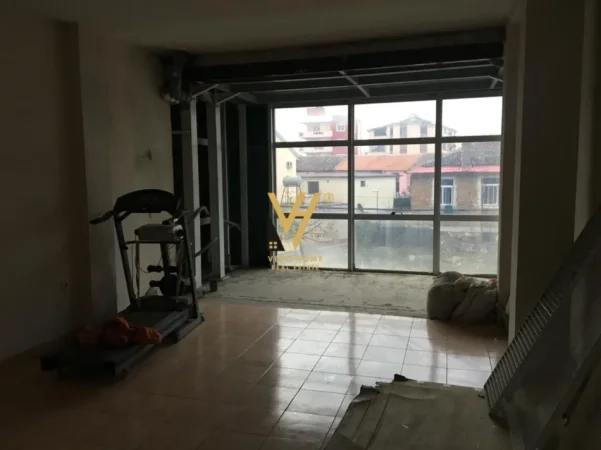 Tirane, jepet me qera ambjent biznesi Kati 2, 255 m² 2.200 € (KINOSTUDIO)