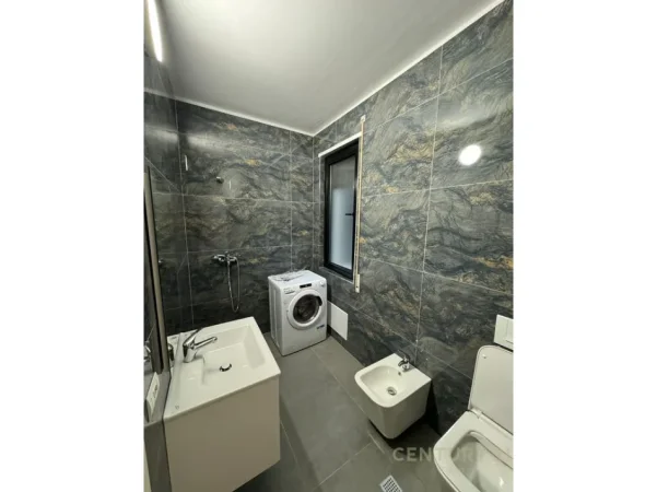 Tirane, jepet me qera apartament 1+1+Ballkon Kati 1, 60 m² 600 € 