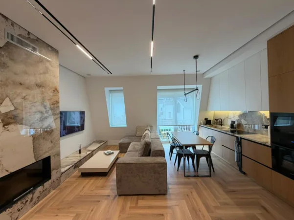 Tirane, jepet me qera apartament 2+1 Kati 3, 129 m² 1.800 € (TEG)