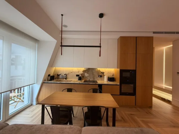 Tirane, jepet me qera apartament 2+1 Kati 3, 129 m² 1.800 € (TEG)