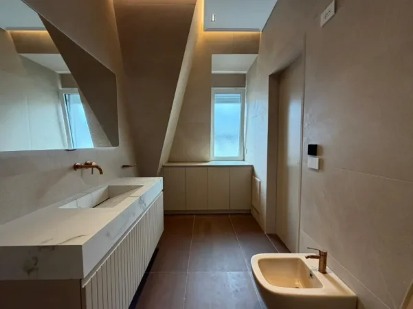 Tirane, jepet me qera apartament 2+1 Kati 3, 129 m² 1.800 € (TEG)