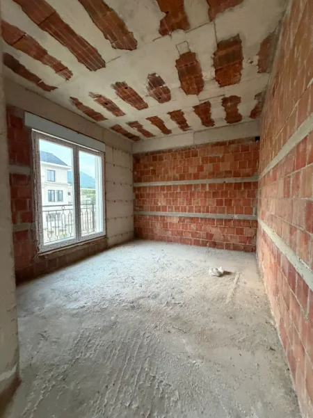 Tirane, shitet 3 Katshe , 650 m² 1.650.000 € (TEG)