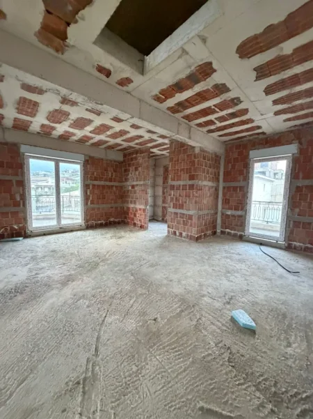 Tirane, shitet 3 Katshe , 650 m² 1.650.000 € (TEG)