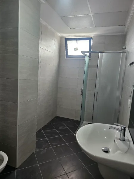 jepet me qera apartament 2+1+Ballkon , 80 m² 700 € (Ndre mjeda)