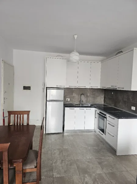 jepet me qera apartament 2+1+Ballkon , 80 m² 700 € (Ndre mjeda)